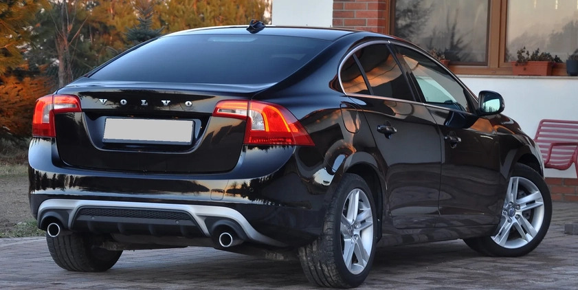 Volvo S60 cena 47800 przebieg: 207000, rok produkcji 2014 z Starachowice małe 529